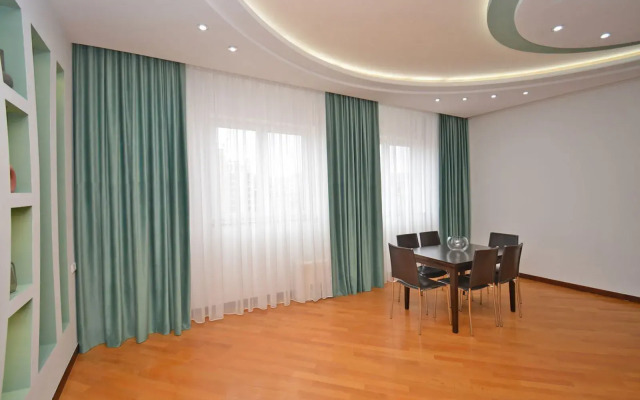 3-Komn. V Novostroyke, Ulitsa Arama, Di6413 Flat