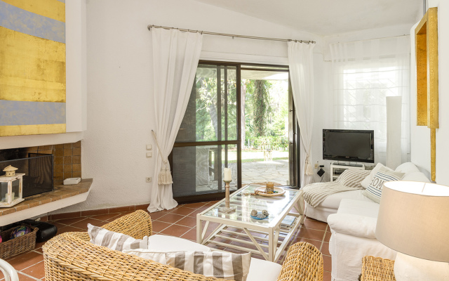 Coelo Shared Pool Sani Villa