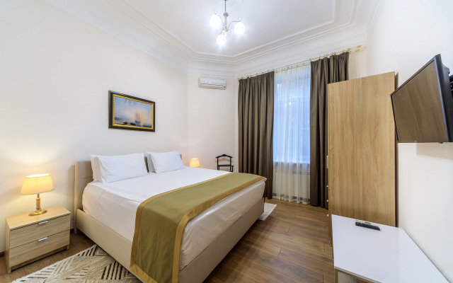 Los' Hotel