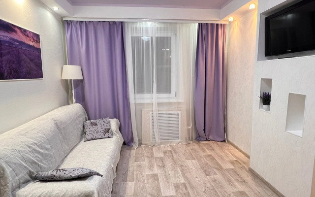 Otlichnaya V Tsentre Noyabryska Flat
