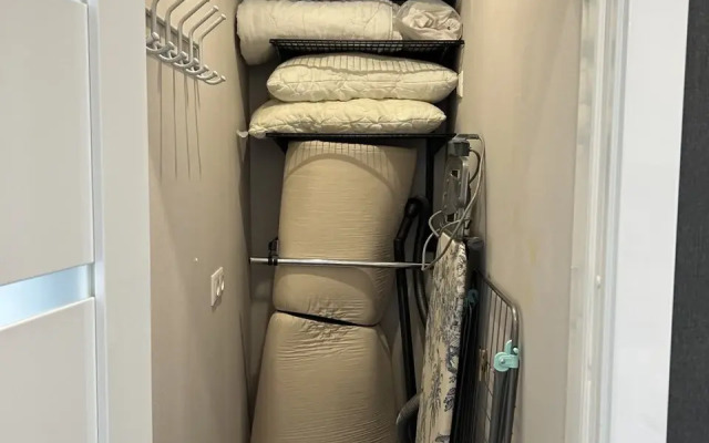 Na Volzhskoy 32a Apartments