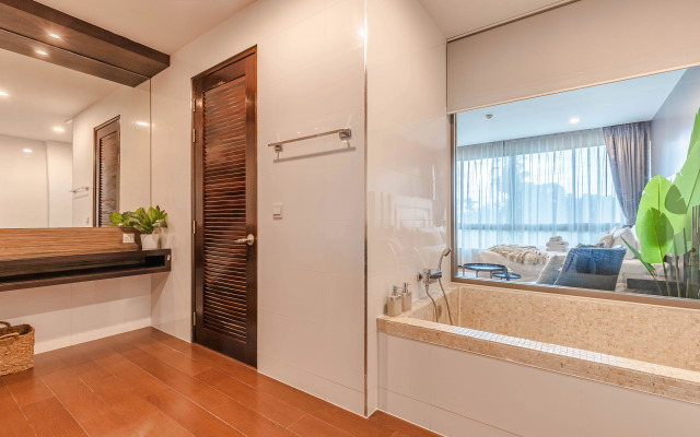 Апартаменты Majestic 2BR Residence with garden view in Regent