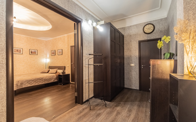 Апартаменты Двухкомнатные апартаменты в центре на Марата