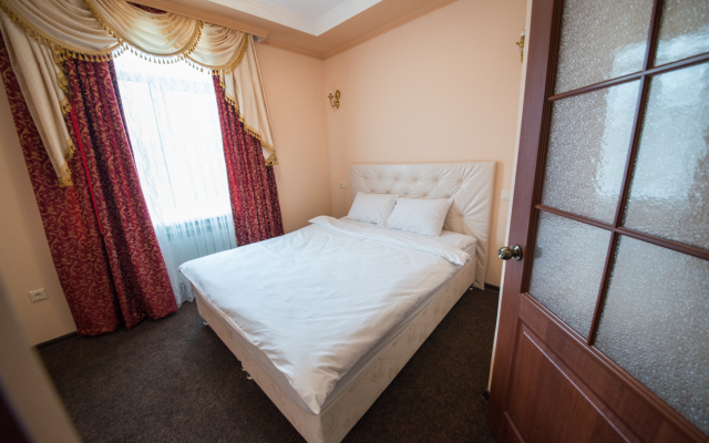 Paradise Hotel