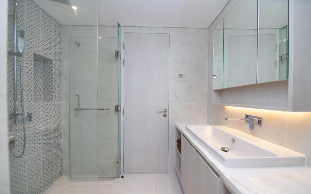 Апартаменты Три спальни с видом на море и озеро