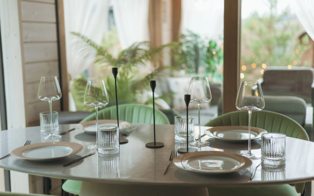 Частный дом с баней бочкой у воды и леса