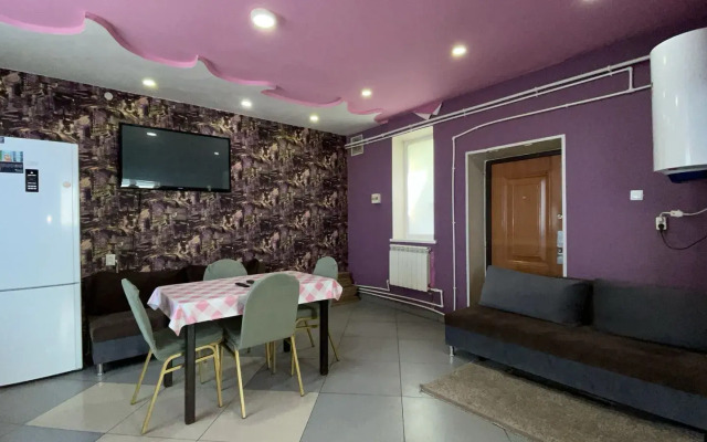 S Bilyyardom i Mangalom Private House