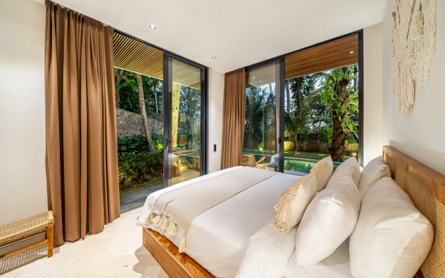 Novaya Stilnaya, Ogromny Basseyn, Ubud, X10 Villa