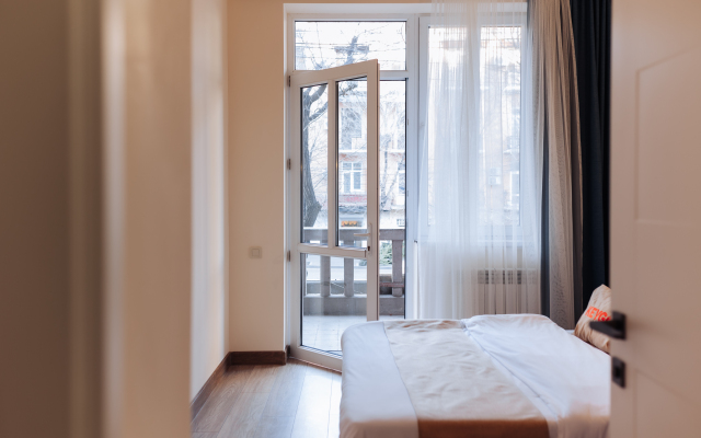 KeyGo #0041, 1 Bedroom, Near St. Sarkis Church Apartments