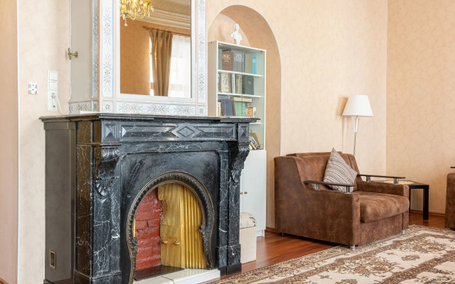 Апартаменты У Дворцовой Площади с Камином