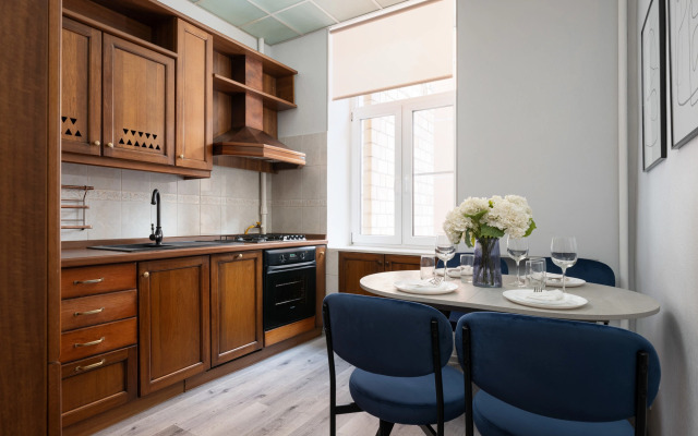 Квартира GM Apartments Стильная Трехкомнатная с лоджией на 1905 года