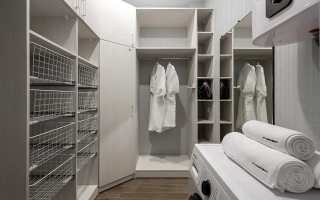 Red Apartments Art Layt Baksiya Apartments