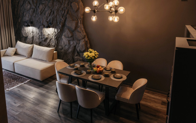 Trekhurovnevye Bezmyatezhnosty Ekho Gor Apartments