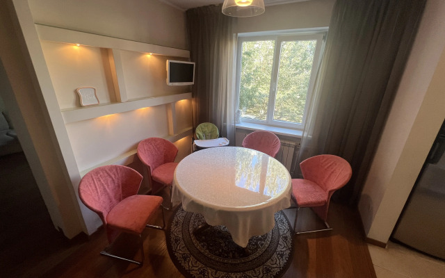 Квартира Семейный Люкс 139 кв. м напротив Отеля Hilton