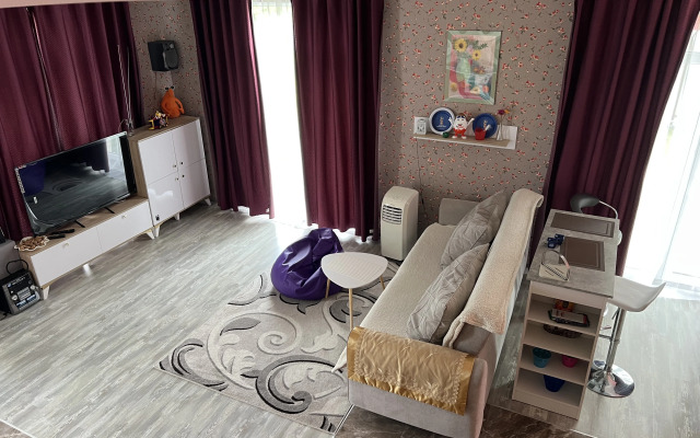 Частный дом у озера