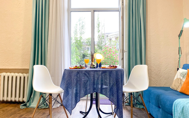 Апартаменты Счастье жить в центре Севастополя с балкончиком