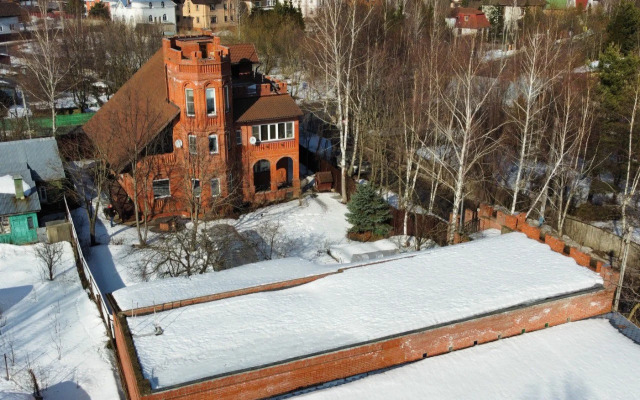 Zamok U Khudozhnika Guest House
