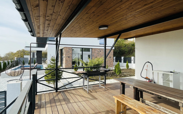 S Basseynom I Baney Villa