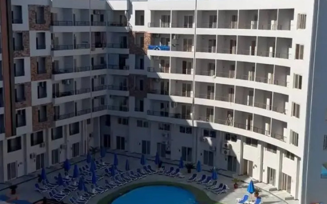 Апартаменты Tiba Golden Resort с личным пляжем