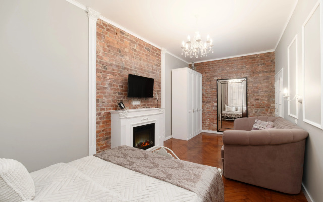 Loft U Ploschadi Vosstaniya 5 Spalen Apartments