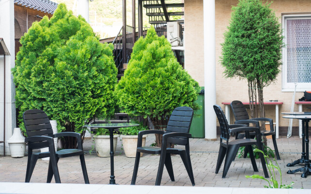 Tikh Hotel Guest House