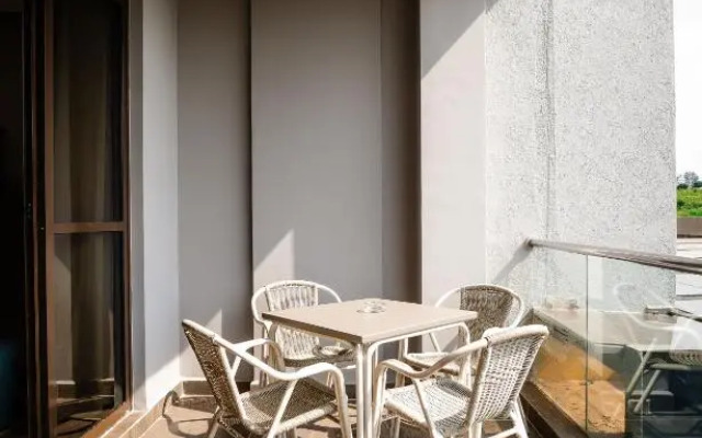 Отель Trademark Suites at Enaki Town