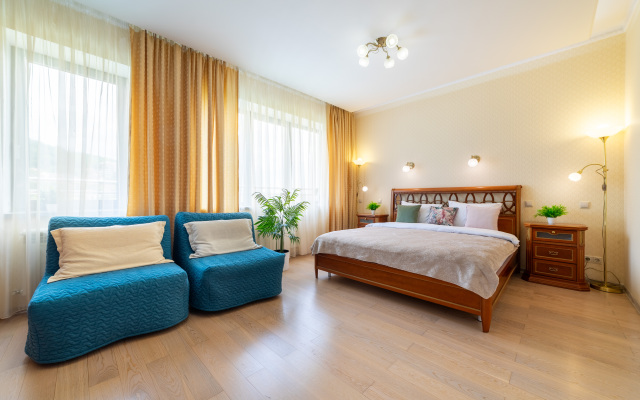 S Dvumya Terrasami I Basseynom Flat