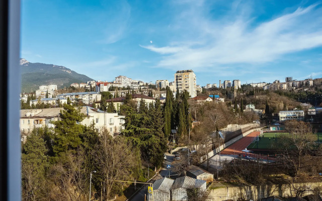 Pyatikomnatnaya V Tsentre Yalty Flat
