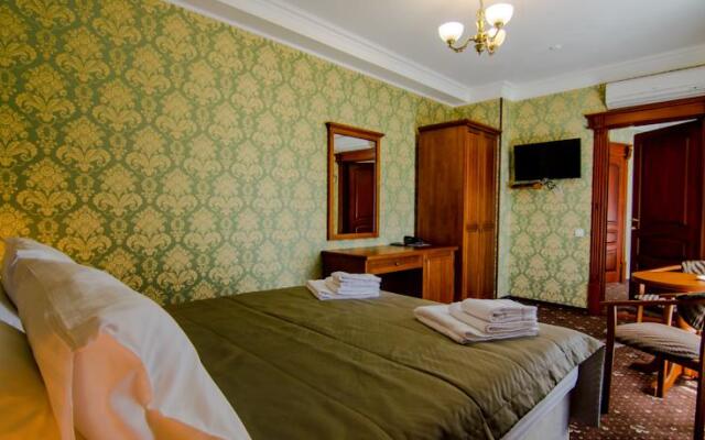 Ritsk Hotel