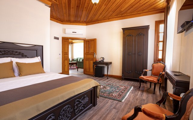 Отель WOO Town Suites