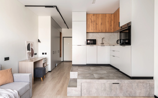 S Podiumom i vydvizhnoj krovat'yu dizajnerskaya Flat