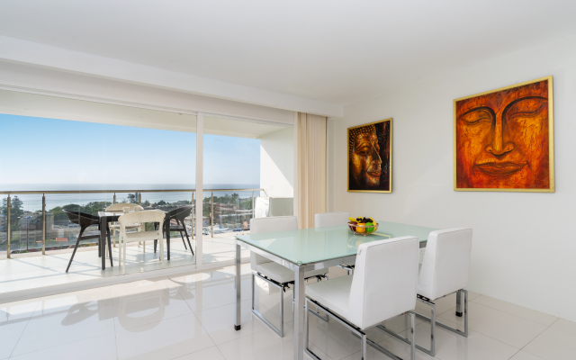 Ocean view condo in Sunset Plaza Apartments