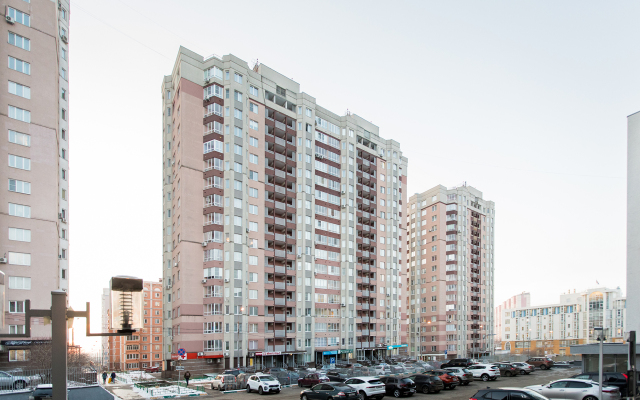 Na Rodionova 165k12 Apartments