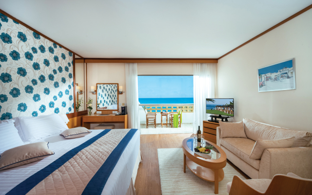 Constantinou Bros Athena Royal Beach Hotel