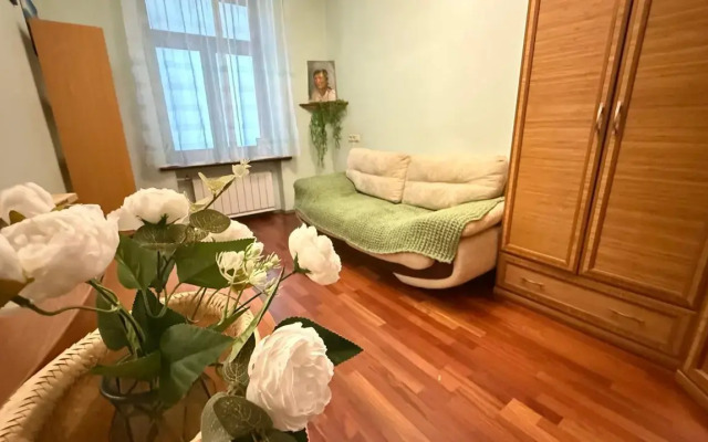 3 Komnatnaya Flat