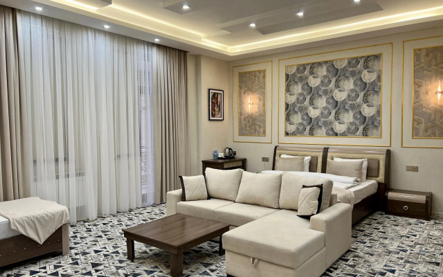 Royal Mansion Hotel