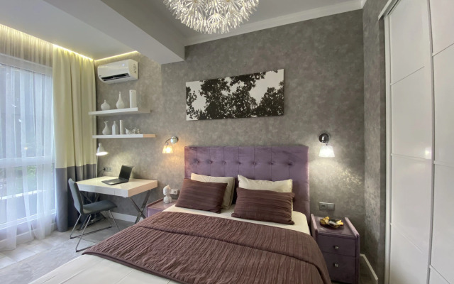 Uyutnaya Trekhkomnatnaya S Shikarnoy lodzhiey Flat