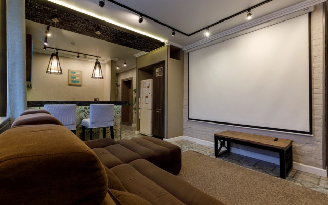 Semeynyye Loft Apartments s proyektorom Apartments