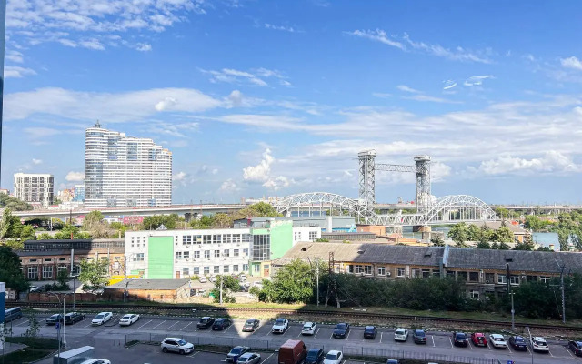 Ryadom S Naberezhnoy Flat