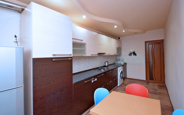 Trekhkomnatnaya v Tsentre Goroda Flat