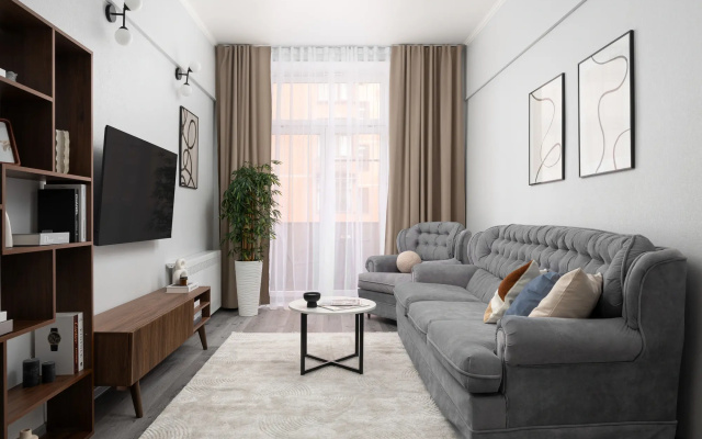 Квартира GM Apartments Стильная Трехкомнатная с лоджией на 1905 года