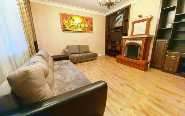 Частный дом Дом с бассейном и сауной