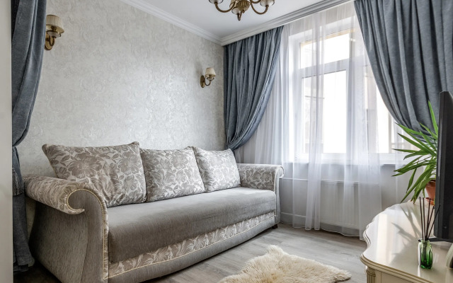 Shikarnaya Dvukhkomnatnaya V Tsentre Flat
