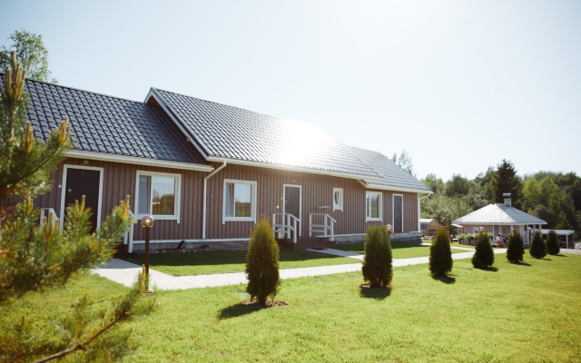 Частный дом у реки