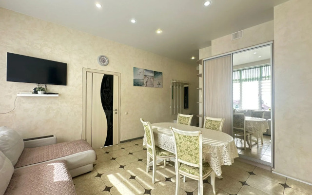 Sovremennaya Kvartira S Vidom Na More Flat 2