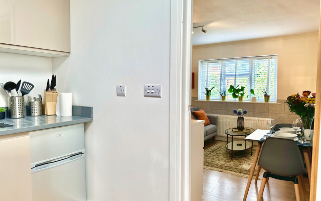 Damos Living - Superb Business En-Suite Studio Apartments