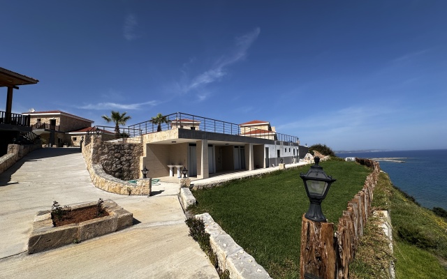 Teko's Golden Hill Hotel