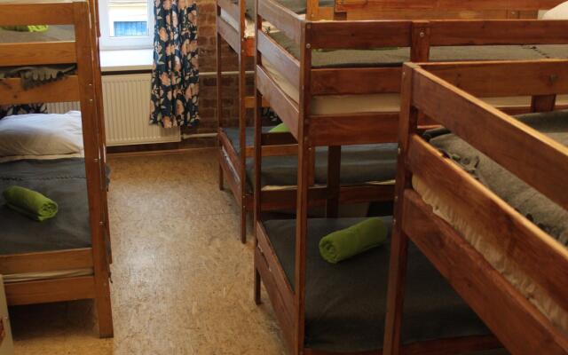 Old Flat Na Sovetskoy Hostel