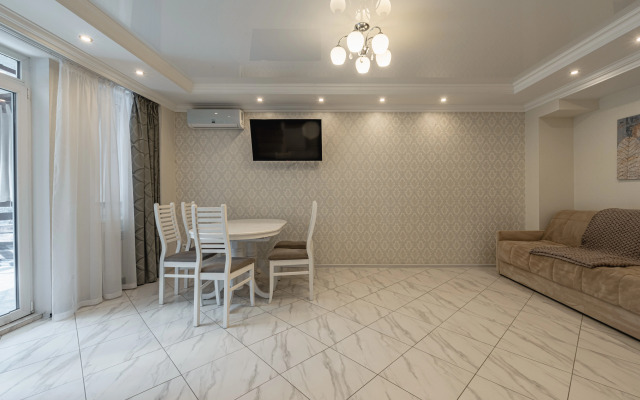 Dvukhetazhnaya S Terrasoy Otdykh U Ruchyya Flat