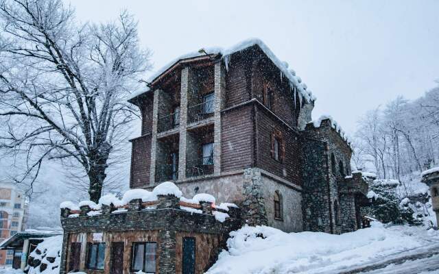 Fort Evrika Hotel